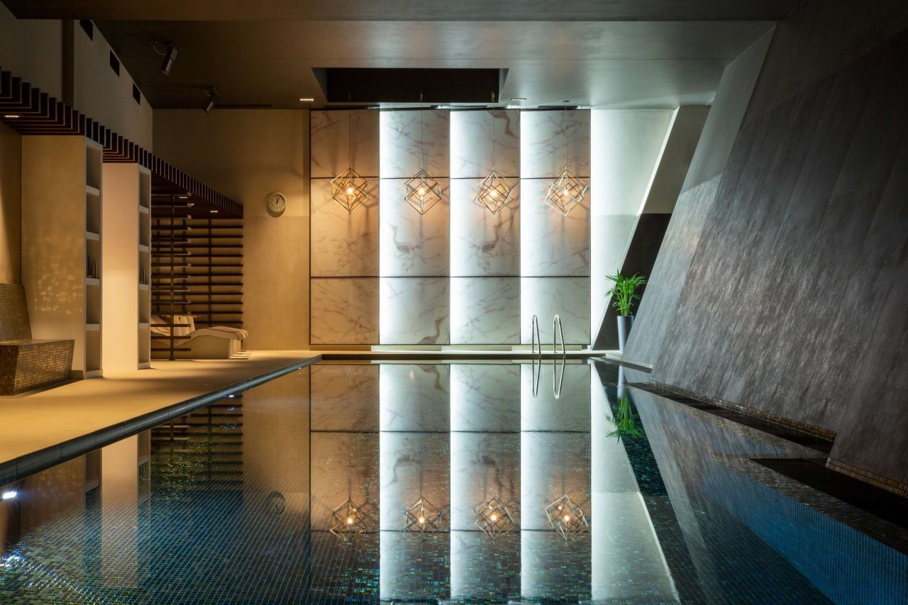 Very upmarket infoor swimming pool at Devona Spa