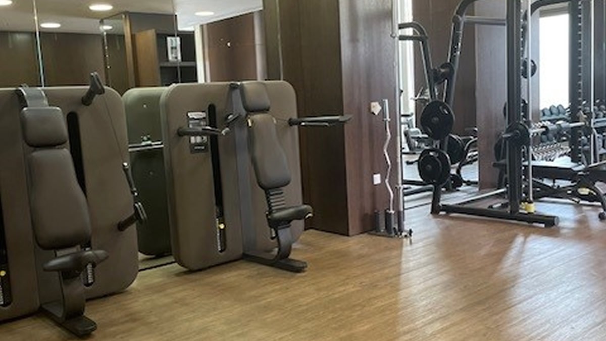 London Bridge gym facility with weight machines